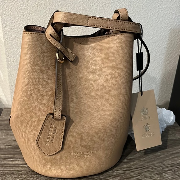 COPY - Authentic Burberry bucket bag , sm Lorne Camel - Picture 1 of 12
